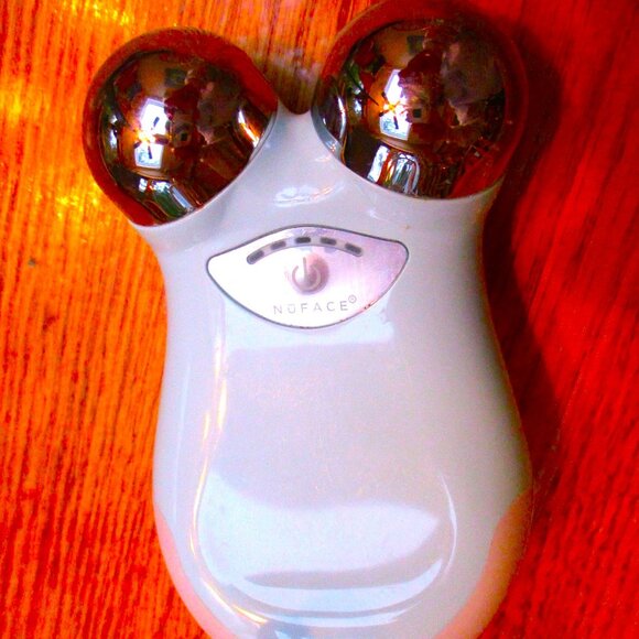 NuFACE Trinity Microcurrent Facial Toning Device - Picture 2 of 10